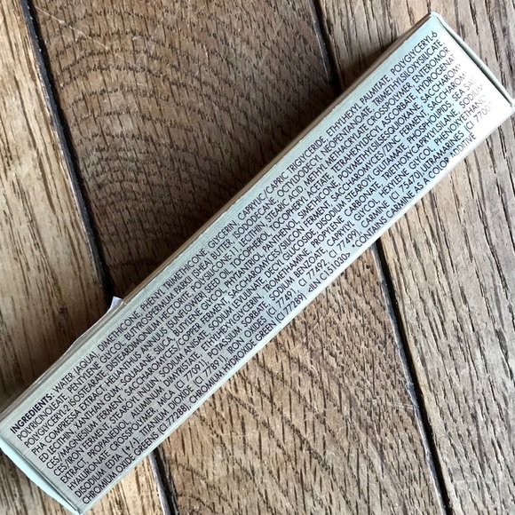 NIB Aqua Glow Serum Deep Concealer New - Picture 6 of 8